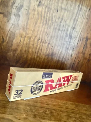 Raw classic cones 32 pack on wood background