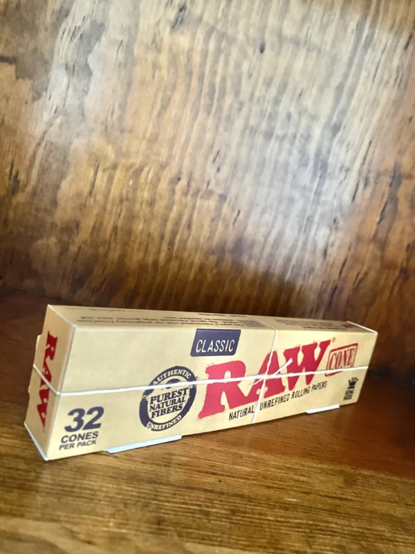 Raw classic cones 32 pack on wood background